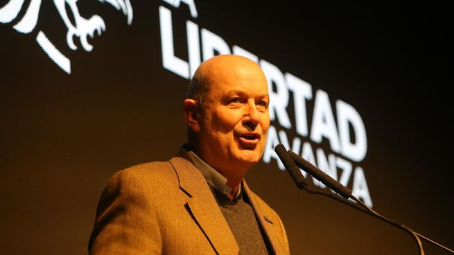 Federico Sturzenegger anunció la desregulación de la importación de electrodomésticos con un irónico mensaje