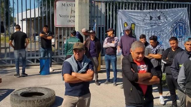 En San Luis, la tradicional firma Master Lajas, del grupo inglés SSQ Group, decidió dejar de invertir en el país y despidió a sus 54 trabajadores.