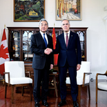 Mark Carney recibió al canciller chino Wang Yi en Ottawa. Mark Carney recibió al canciller chino Wang Yi en Ottawa.
