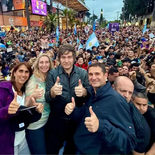 Javier Milei y Karina, junto a los diputados tucumanos electos, Soledad Molinuevo y Federico Pelli, en el acto previo a las elecciones de octubre que se hizo en Yerba Buena. Javier Milei y Karina, junto a los diputados tucumanos electos, Soledad Molinuevo y Federico Pelli, en el acto previo a las elecciones de octubre que se hizo en Yerba Buena.