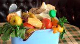 La fiebre tifoidea se transmite a través de os alimentos y agua contaminados.