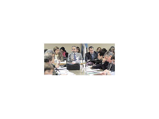 El secretariode Transporte,RicardoJaime, estuvocinco horas enel Congresodefendiendo elproyectooficial deestatizaciónde Aerolíneas.