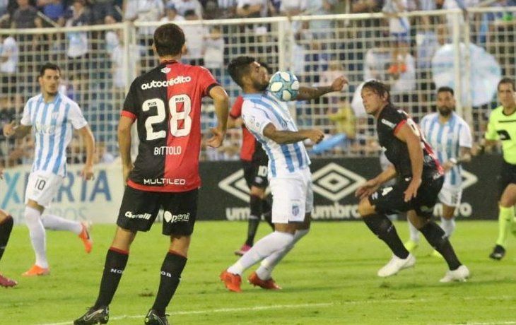 Atl. Tucumán y Newells jugaron un partido intenso y terminaron igualando.