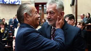 ¿Se repetirá? Los distanciados hermanos Rodríguez Saa dieron señales de un posible acercamiento, rumbo a las elecciones de 2027. ¿Se repetirá? Los distanciados hermanos Rodríguez Saa dieron señales de un posible acercamiento, rumbo a las elecciones de 2027.