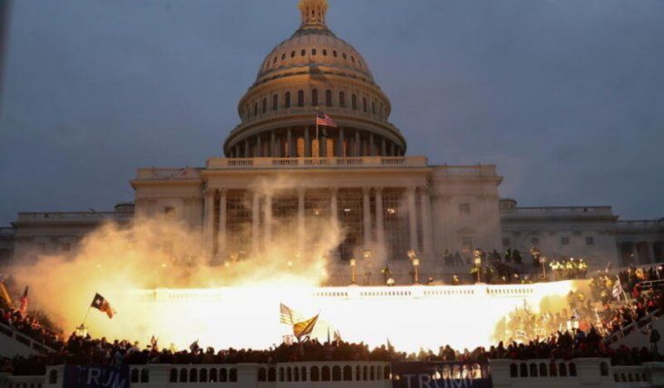 El 6 de enero de 2021, tras la victoria de Joe Biden, cientos de personas intentaron ingresar al Capitolio para reclamar por el 