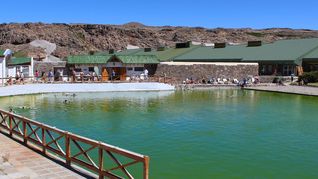 Ubicado en la Patagonia, este lugar le ofrece al turismo varios puntos para relajarse además de tener paisajes únicos.