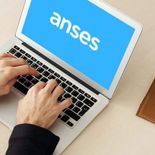 La AUH y la Tarjeta Alimentar se depositan en la cuenta bancaria del titular. La AUH y la Tarjeta Alimentar se depositan en la cuenta bancaria del titular.