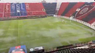 El campo de juego del Nuevo Gasómetro, colapsado por la lluvia.