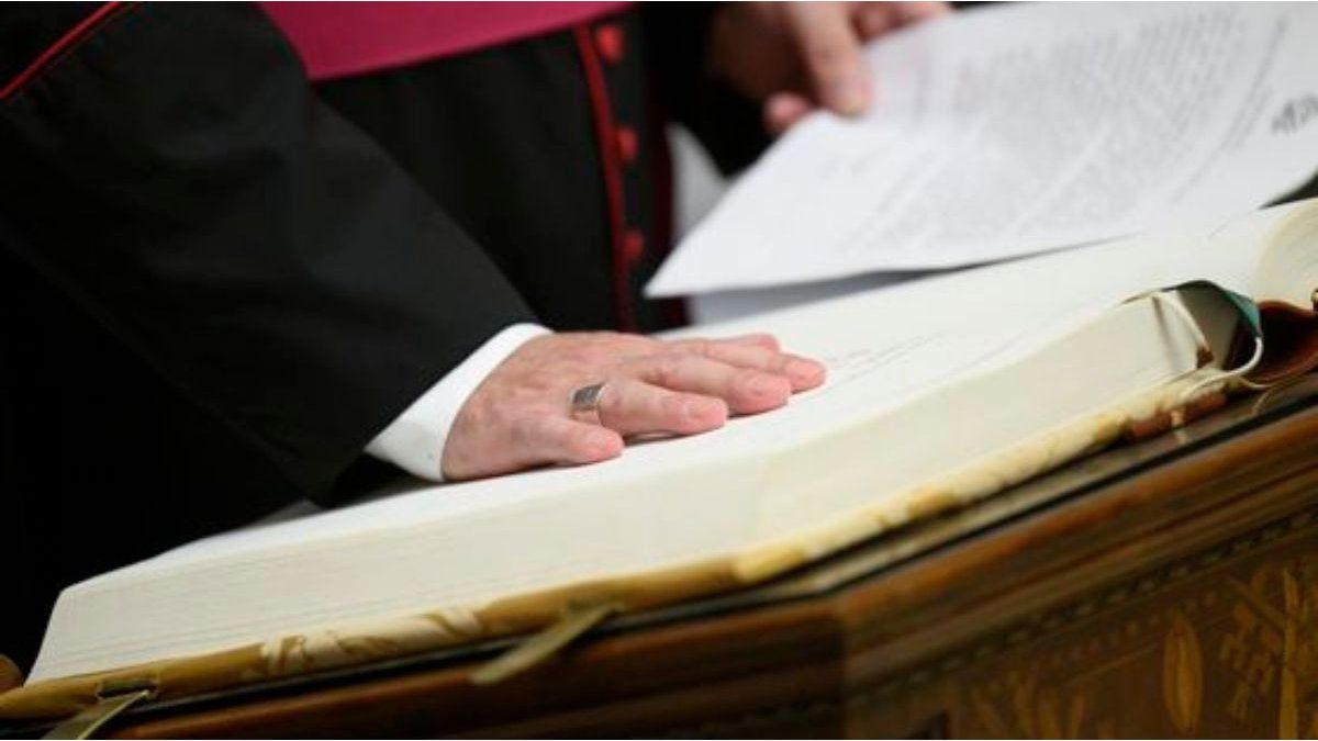 Why the cardinals cannot eat asparagus during the conclave Why the cardinals cannot eat asparagus during the conclave