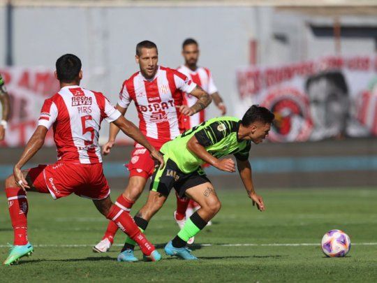 Suma con polémica. En tres partidos de la Liga Profesional Barracas Central sumó en dos, ambos con polémicas.
