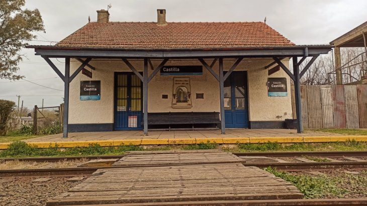 La estación de trenes es un símbolo de un pasado más pujante cuando las líneas funcionaban.
