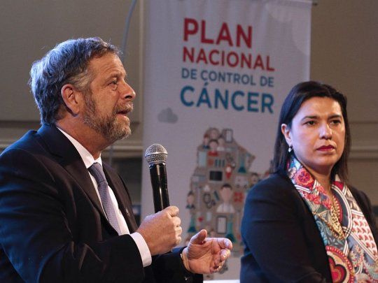 El secretario de Salud, Adolfo Rubinstein y la presidenta del INC, Julia Ismael.&nbsp;