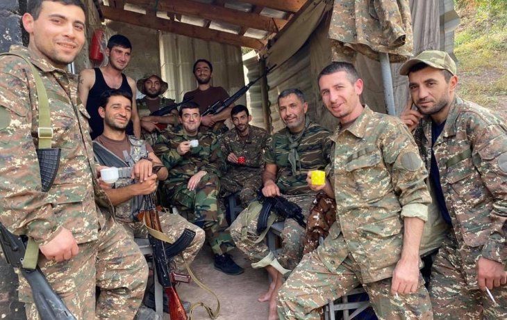 Tras dos semanas de intensos combates, rige un alto el fuego entre Armenia y Azerbaiyán