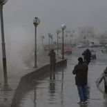 Un ciclón extratropical provocó inundaciones, destrozos, evacuados y olas de hasta siete metros en distintas localidades bonaerenses. Hubo cortes de luz, rescates y suspensión de actividades marítimas. Un ciclón extratropical provocó inundaciones, destrozos, evacuados y olas de hasta siete metros en distintas localidades bonaerenses. Hubo cortes de luz, rescates y suspensión de actividades marítimas.
