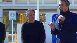 Sergio Massa cruzó a los dueños de los colectivos en un día de paro, que afectó a miles de pasajeros. Sergio Massa cruzó a los dueños de los colectivos en un día de paro, que afectó a miles de pasajeros.