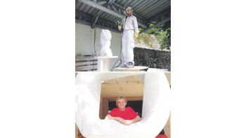 ámbito.com | La cordobesa Trinidad Caminos (arriba) y la holandesa Karin van Ommeren, dos de las escultoras que participan en el encuentro artístico Santiago a Cielo Abierto.