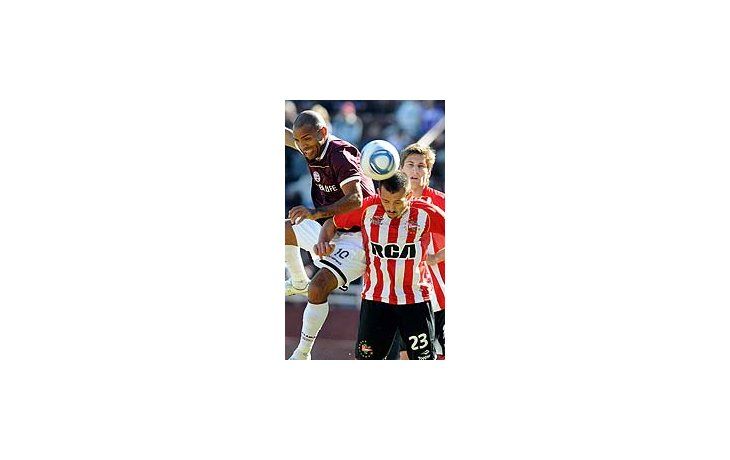 Lanús y Estudiantes protagonizaron un empate que no les sirvió a ninguno de los dos.