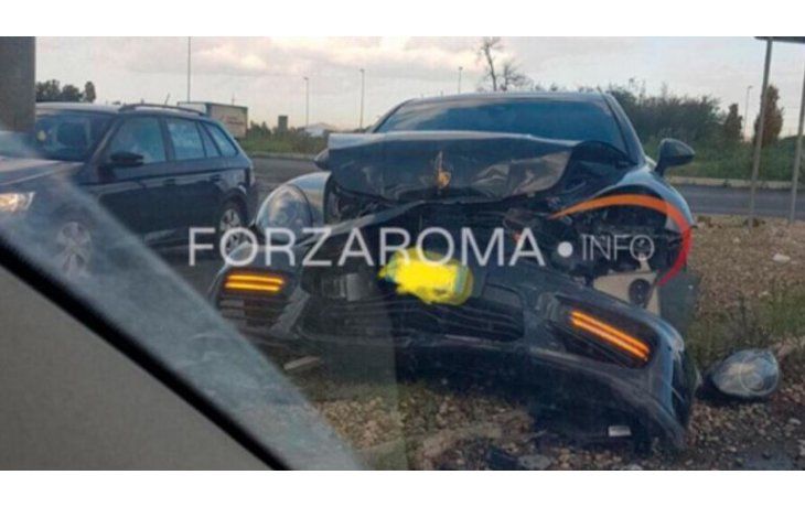 Perotti chocó en Roma.