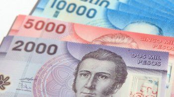 en medio de la crisis social, el peso chileno se desploma y toca minimo historico frente al dolar