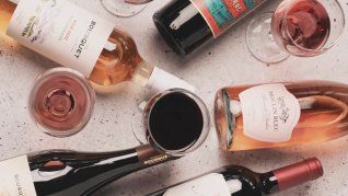 Descubrí los mejores lugares para disfrutar de un buen vino en diversas formas.