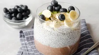 Ricas en omega 3, vitaminas y minerales, estas semillas ayudan a regular la digestión, controlar el apetito y mejorar la salud cardiovascular.
