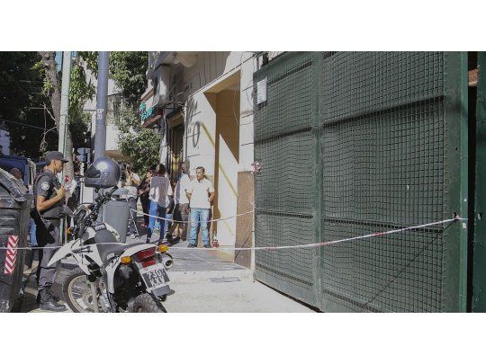 Encontraron un cuerpo enterrado en escombros en una obra en construcción