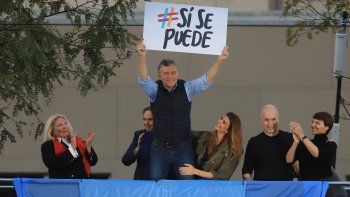 Macri junto a Carrió, Pichetto, Awada, Rodríguez Larreta y su esposa, Barbara Diez.&nbsp;