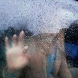 Los parabrisas empañados suelen ser un problema común en días fríos y lluviosos  Los parabrisas empañados suelen ser un problema común en días fríos y lluviosos