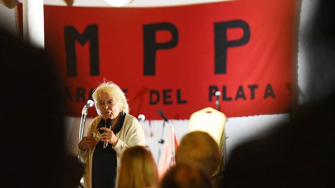 Lucía Topolansky volvió a mostrar su oposición al plebiscito del PIT-CNT.