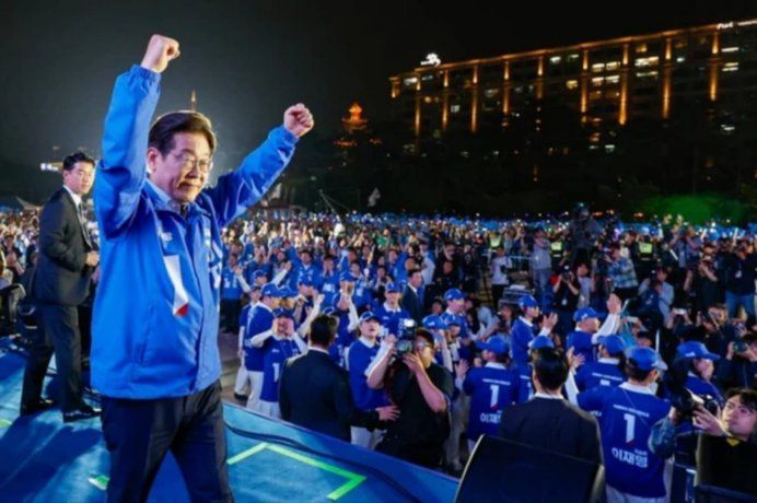 Sus adversarios lo vinculan a un presunto esquema irregular de reparto de beneficios en un proyecto urbanístico.