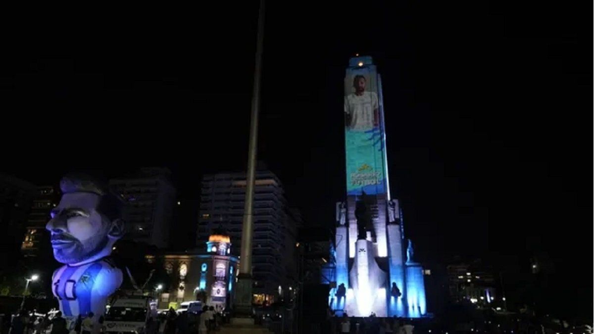 They honored Messi and Di María at the Monument to the Flag