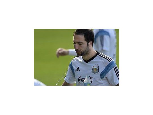 Napoli quiere u$s 70 millones para desprenderse de Higuaín.