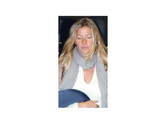 La modelo brasileña Gisele Bündchen donó a la Cruz Roja un millón y medio de dólares, a título personal.