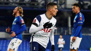 FA Cup. Erik Lamela marcó un gol para Tottenham, que fue eliminado por Everton en un partidazo.