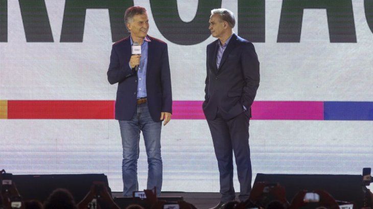 Mauricio Macri junto a Miguel Ángel Pichetto durante su discurso en Costa Salguero.