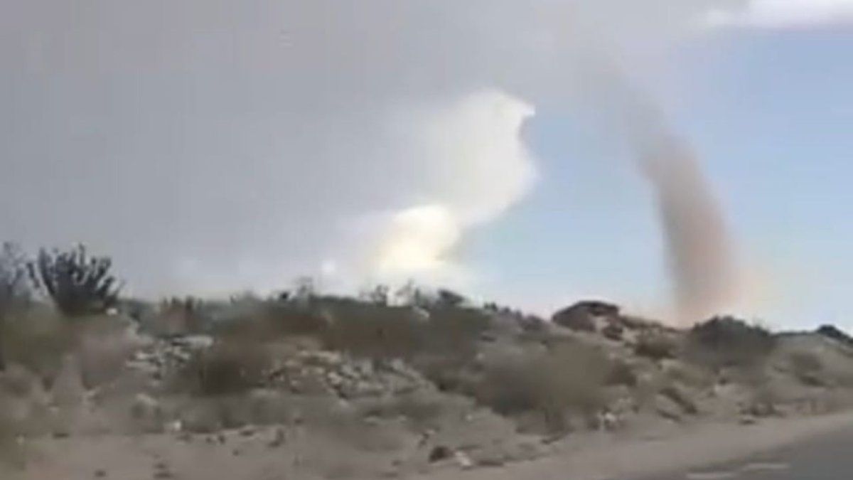 a strong tornado in La Pampa with rain and hail caused a commotion