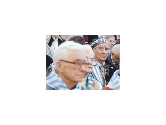 El rostro y la mirada de sobrevivientes ayer en el campo de concentración de Polonia volvieron a dar cuenta de la atrocidad del nazismo y de la dignidad de sus víctimas, que no olvidan.
