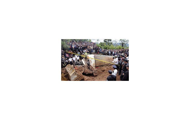 Unas 100 personas habrían quedado sepultadas