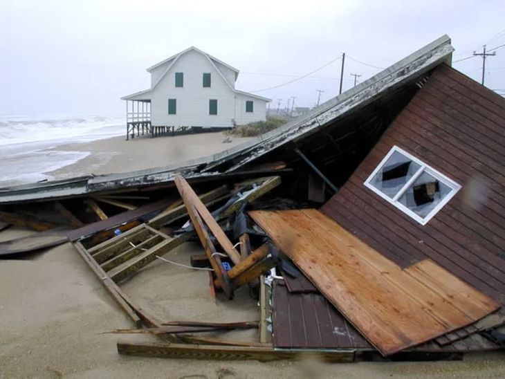 The transport department temporarily closed a section of the Highway 12 highway on Ocracoke Island, and Ferry to Hatteras service was suspended as a precautionary measure.