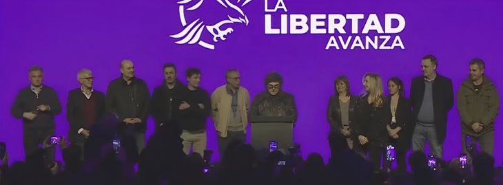 Milei en el bunker de LLA en La Plata, tras la derrota en las elecciones bonaerenses.