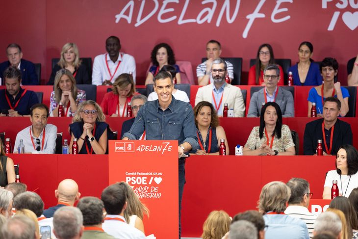 Pedro Sánchez encabezó un discurso en un congreso partidario.