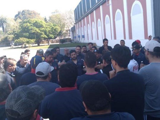 Los trabajadores decidieron tomar la planta tras una asamblea, tras el anuncio de más de 200 despidos.&nbsp;