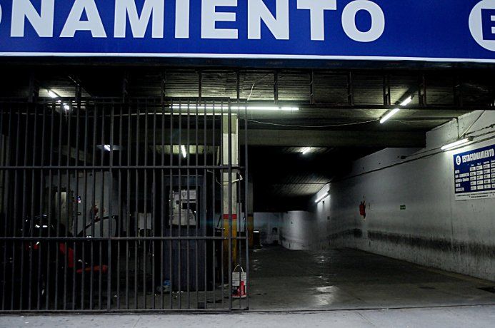 Garajes vacios en medio de la cuarentena.