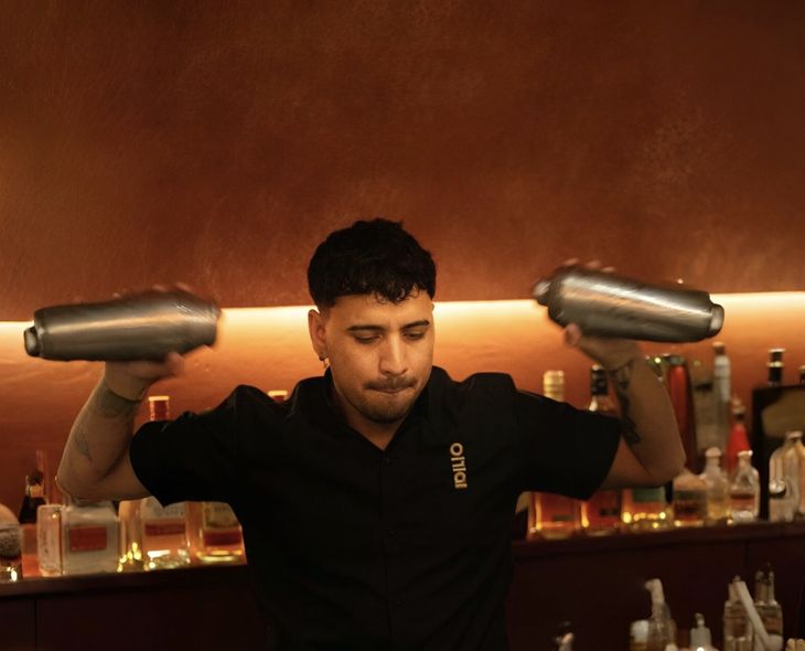 Airel de la Cruz is in charge of Idílio cocktails. Airel de la Cruz is in charge of Idílio cocktails.
