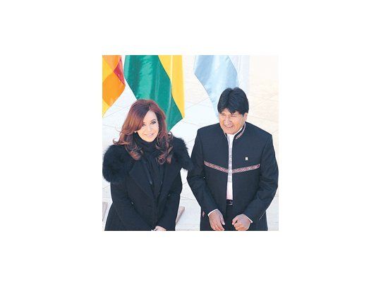 Cristina de Kirchner y Evo Morales firmaron ayer acuerdos que ratifican la alianza en materia energética entre ambos países.