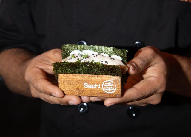 Una de las opciones más pedidas es el special handroll molleja. Una de las opciones más pedidas es el special handroll molleja.