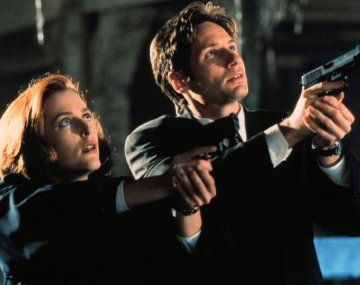 Gillian Anderson y David Duchovny protagonizaron la serie original. Gillian Anderson y David Duchovny protagonizaron la serie original.