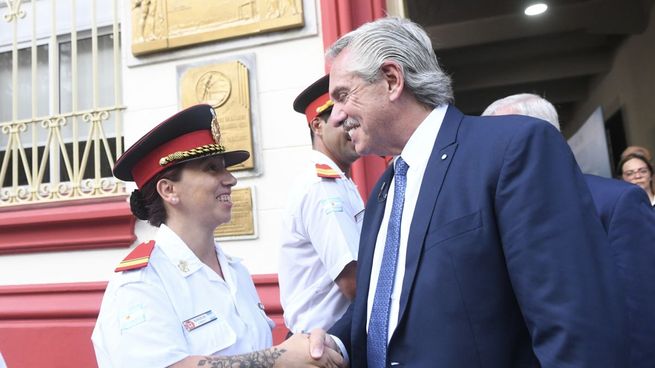 Alberto Fernández bomberos voluntarios.jpg