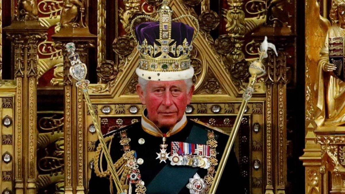 King Carlos III will use recycled garments at his coronation