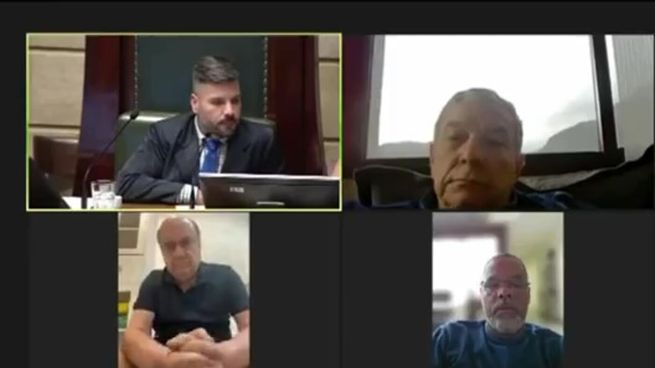 Un concejal de Brasil fue protagonista de un insólito momento durante una sesión virtual.